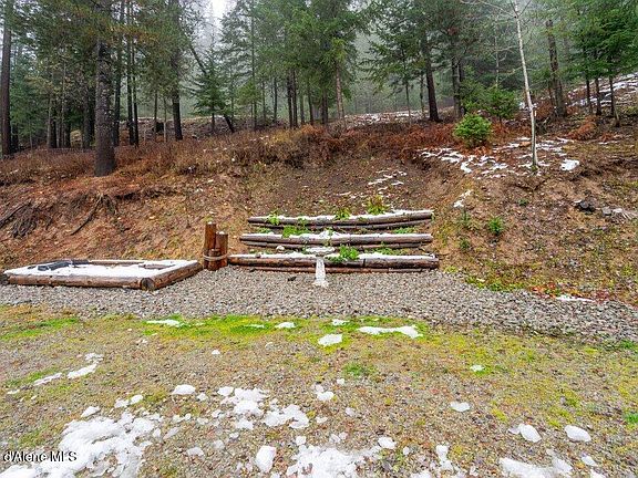 4th image of 1231 French Gulch Rd