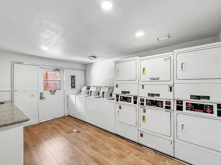 Parkhill Apts — Photo 8