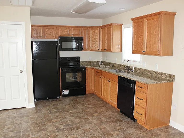 816 Carson Cir — Photo 3