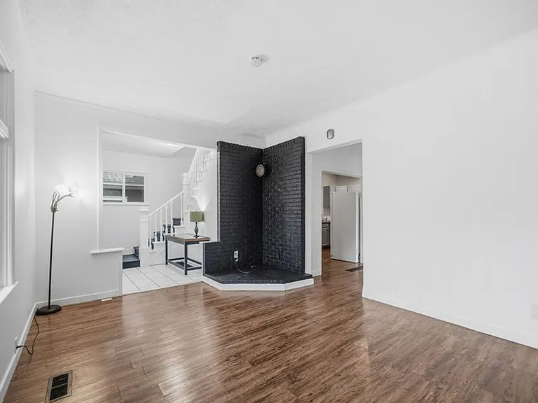 1123 E Indiana Ave — Photo 4