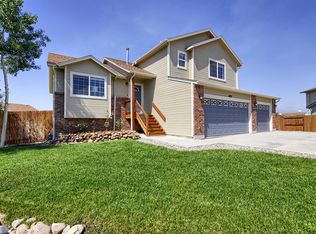 8427 Crossfire Ct, Colorado Springs, CO 80925