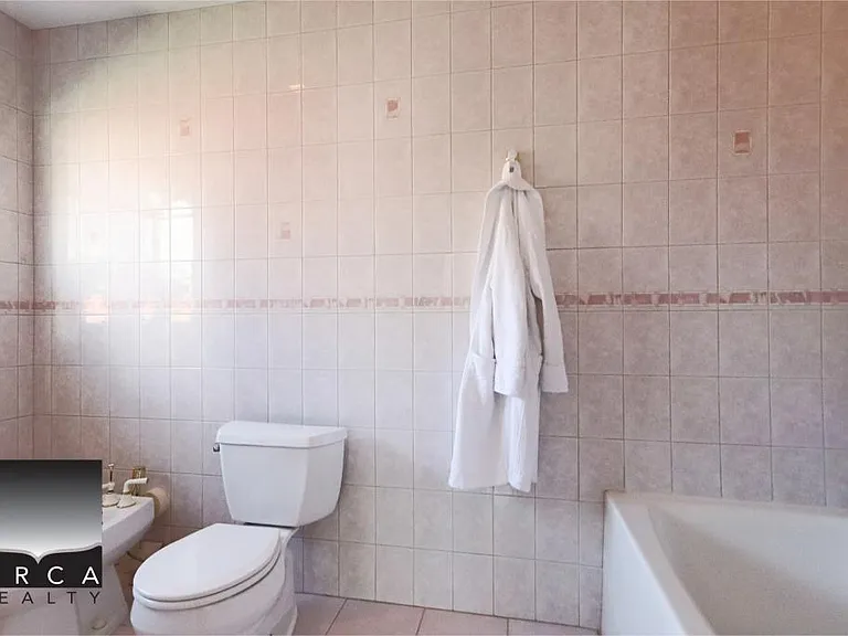 6400 Dakota Dr — Photo 24