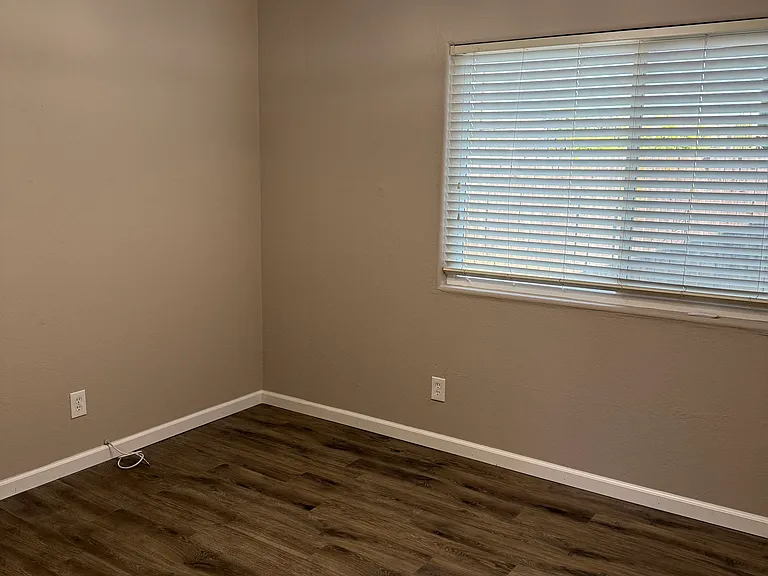 13425 Standish Dr — Photo 15