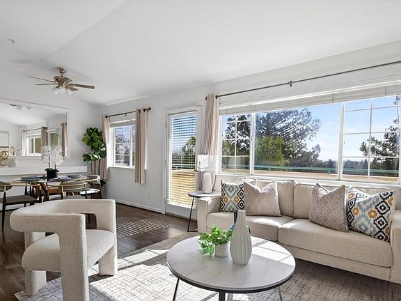 3rd image of 121 Skyline Dr