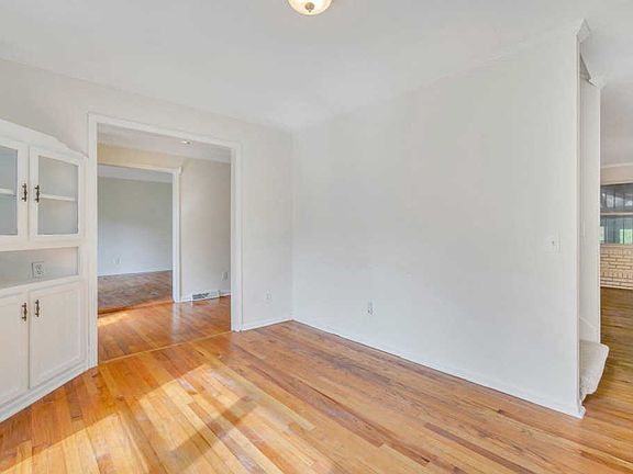 4th image of 1520 Montclair St