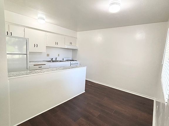 3rd image of 320 & 324 E Pine Ave #320B