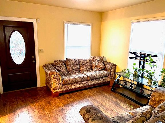 3rd image of 58 W Raymond Ave
