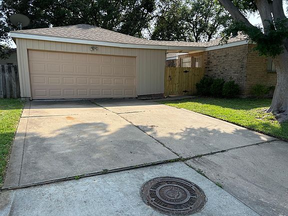 Detached garage