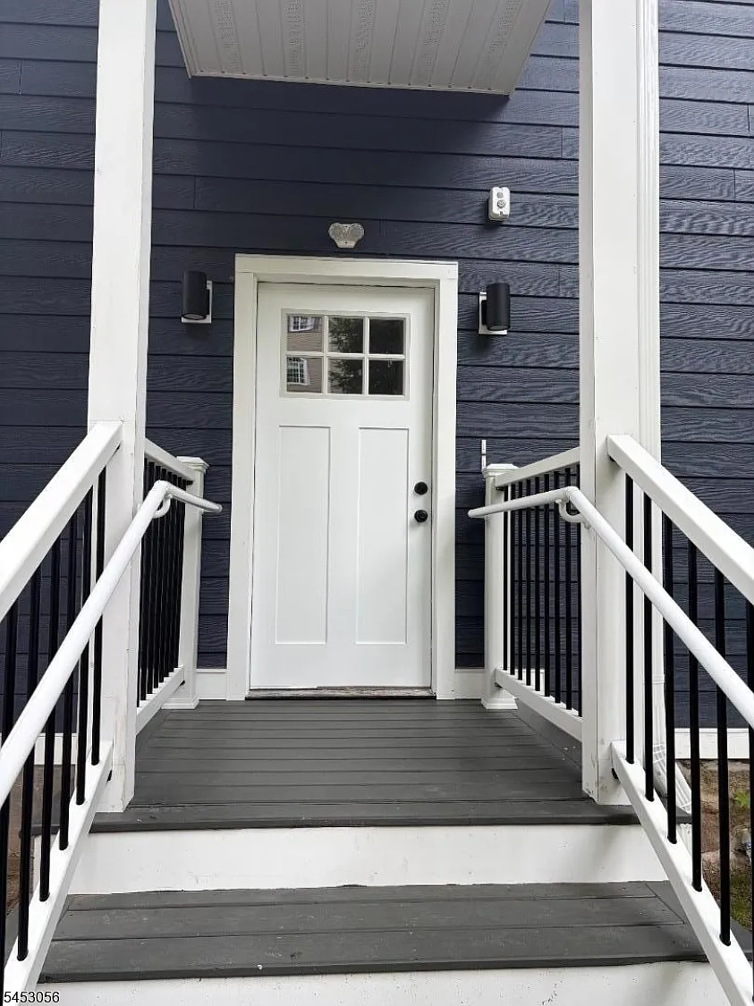 2 bed, 1.0 bath, 664 sqft, $3,250 — Photo 1