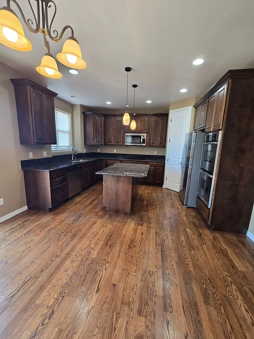 Spacious 3-Bedroom Home with Office, Loft — Photo 3