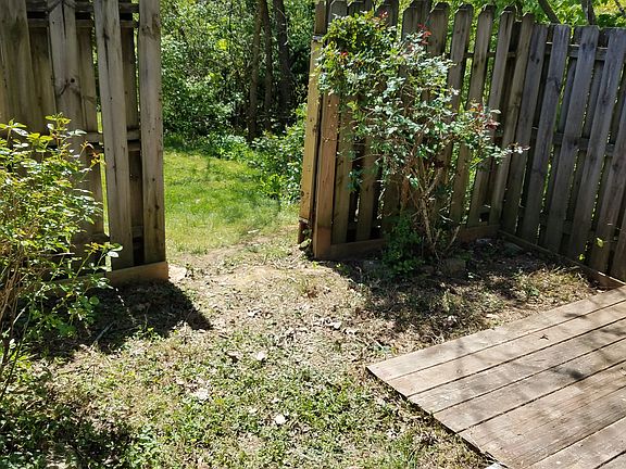 5th image of 1883 Elmhurst Way