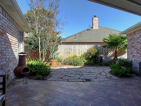 4th image of 37 Kelliwood Courts Cir