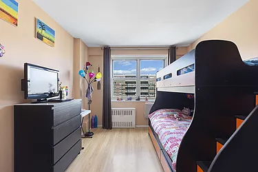 Sold by Thomas Lipovetsky, LREB