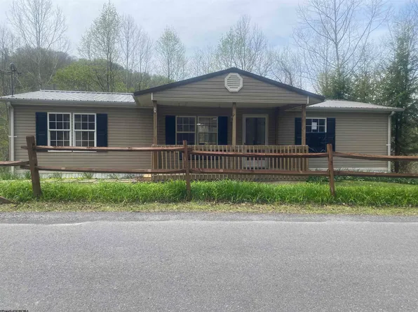 945 Pine Grove Rd, Fairmont, WV 26554