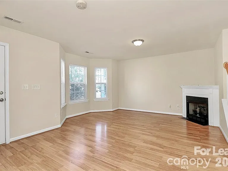 915 Par One Ct — Photo 5