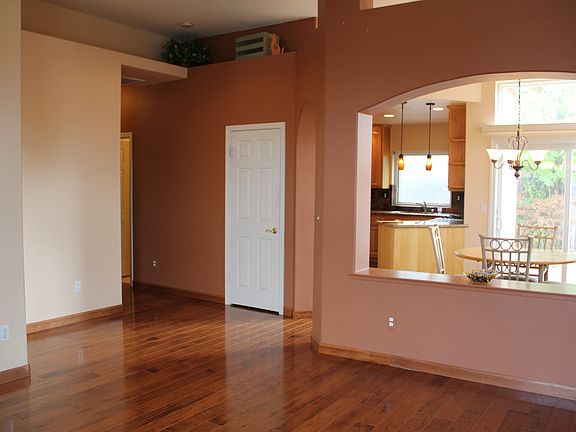 4th image of 129 Rockbolt Cir