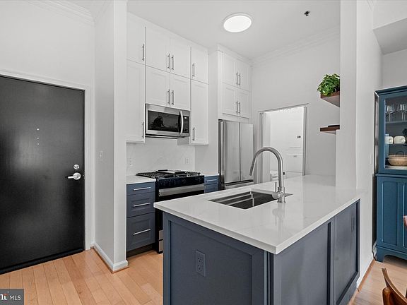 4th image of 309 Holland Ln Unit 311