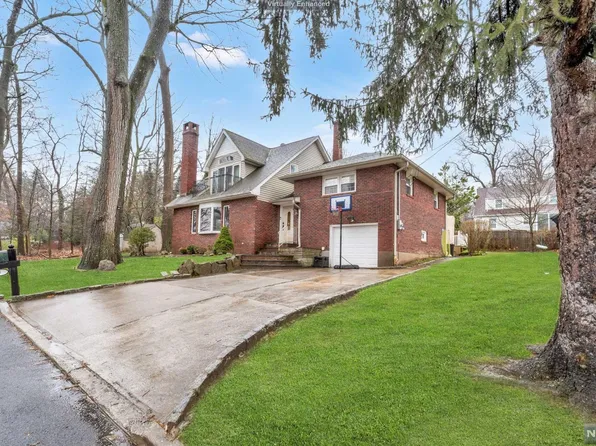 5 Short Pl, Cresskill, NJ 07626