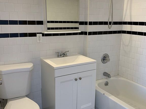 5th image of 1729 Lexington Ave APT 4