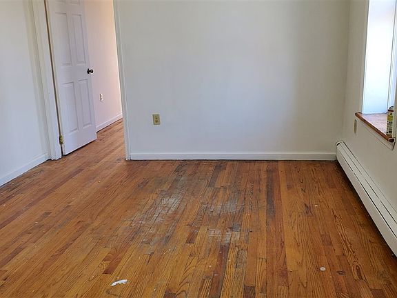 3rd image of 34 Vroom St APT 6