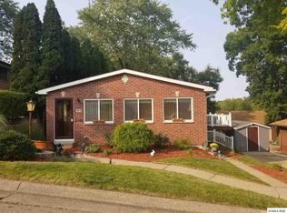 747 Montcrest St, Dubuque, IA 52001