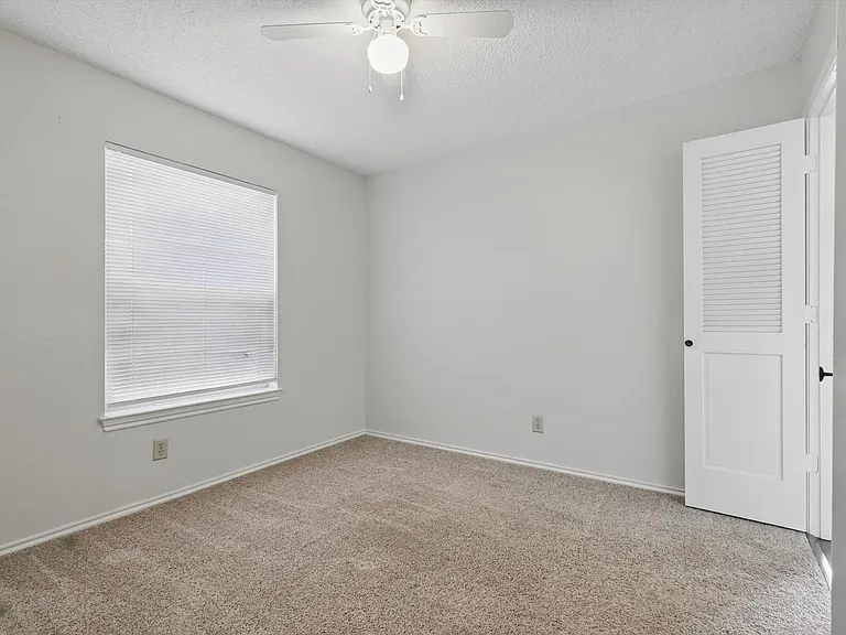 338 Edgewood Dr — Photo 23