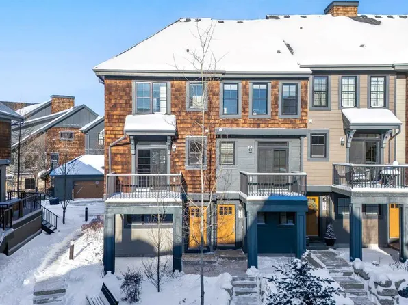 455 NW Ascot Cir SW, Calgary, AB T3H 0X3