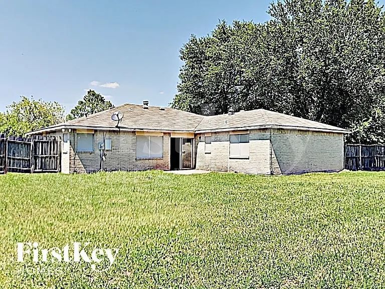 6803 Stiller Dr — Photo 15