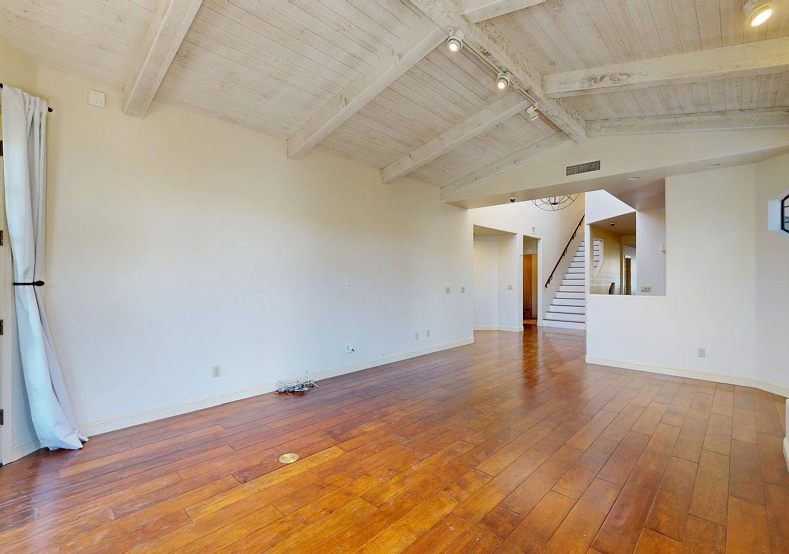 3 bed, 2.5 bath, 2515 sqft, $4,500 — Photo 1