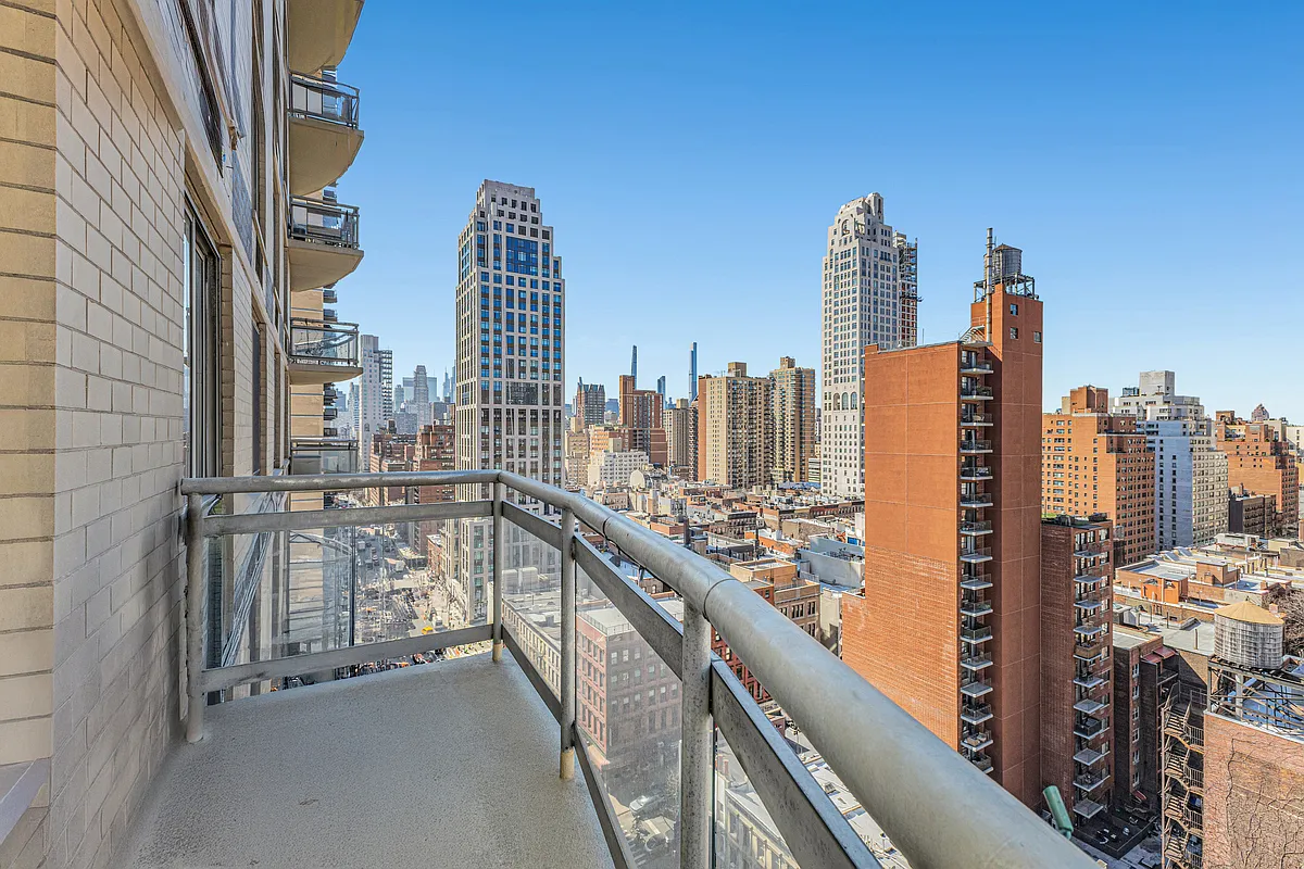 300 East 85th Street — Photo 1