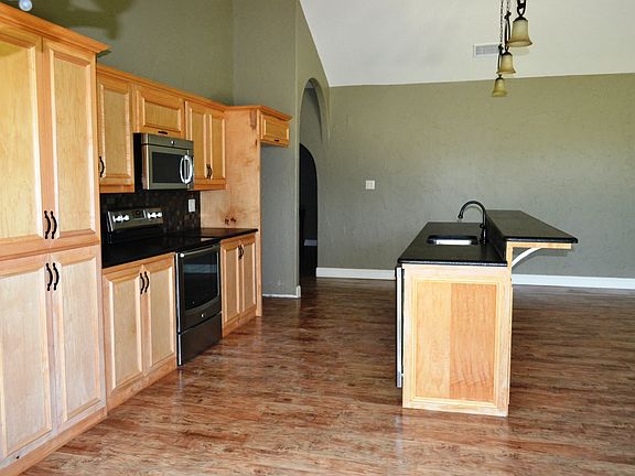 3rd image of 109 Southfork Cir