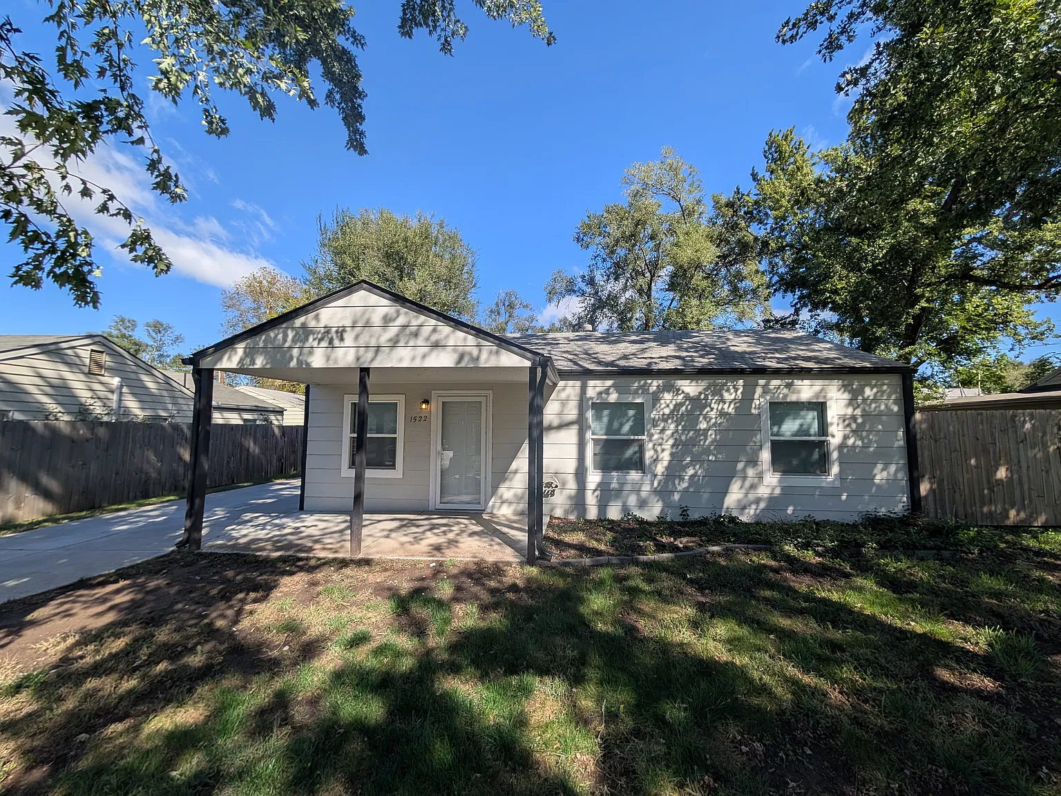 3 bed, 900 sqft, $1,250 — Photo 2
