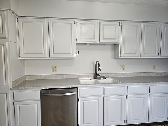 4th image of 822 Pine Needles Dr