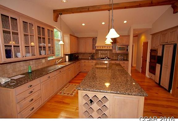 3rd image of 15 Canterwood Ln