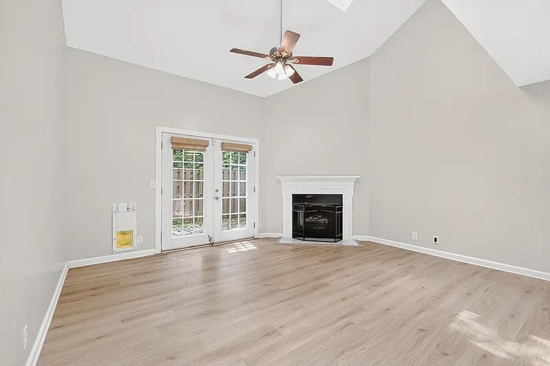 2 bed, 2.0 bath, 1177 sqft, $1,695 — Photo 4