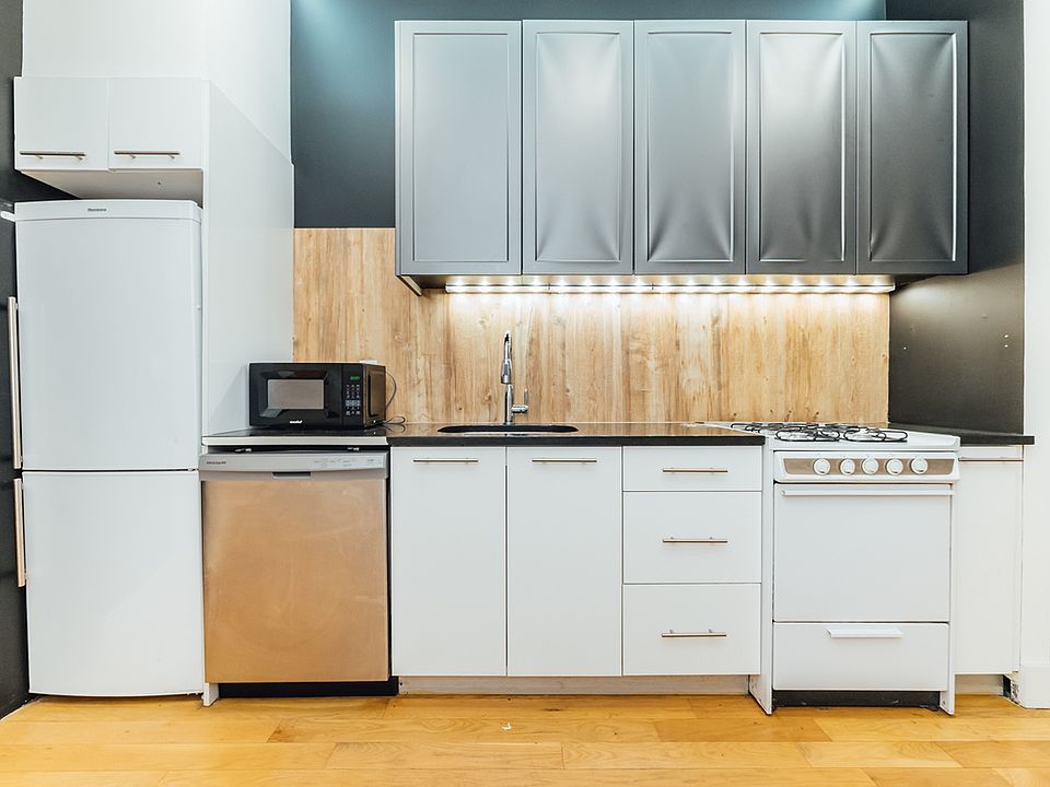 1st image of 190 Scholes St APT 1