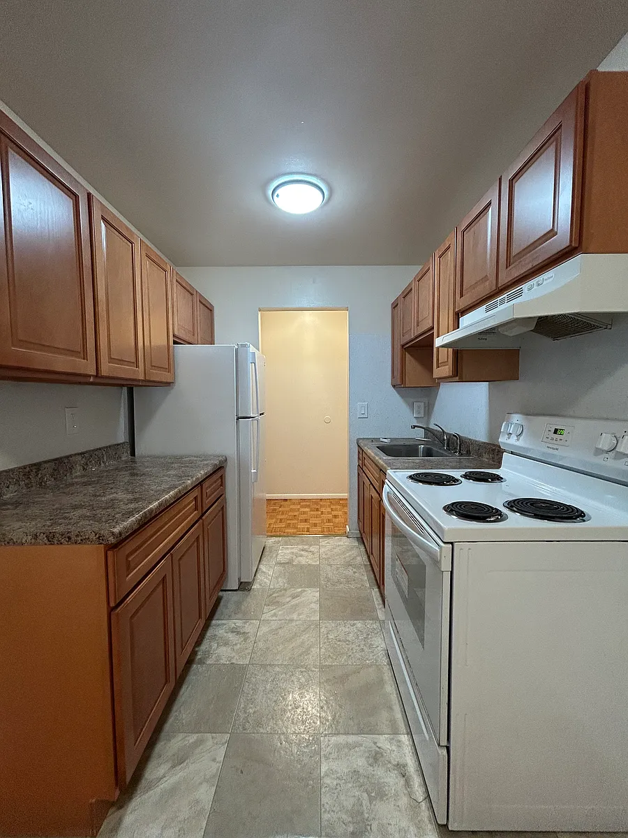 Building Photo - Schopmann Apartments