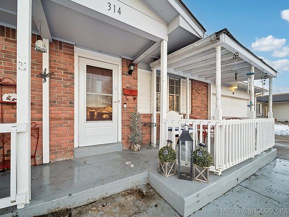 4th image of 314 N Elm Pl