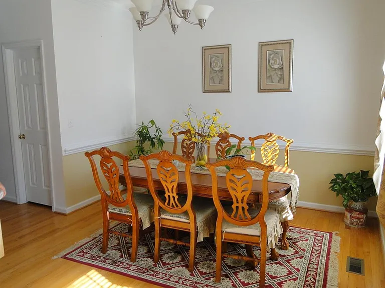 307 Laurens Way — Photo 8
