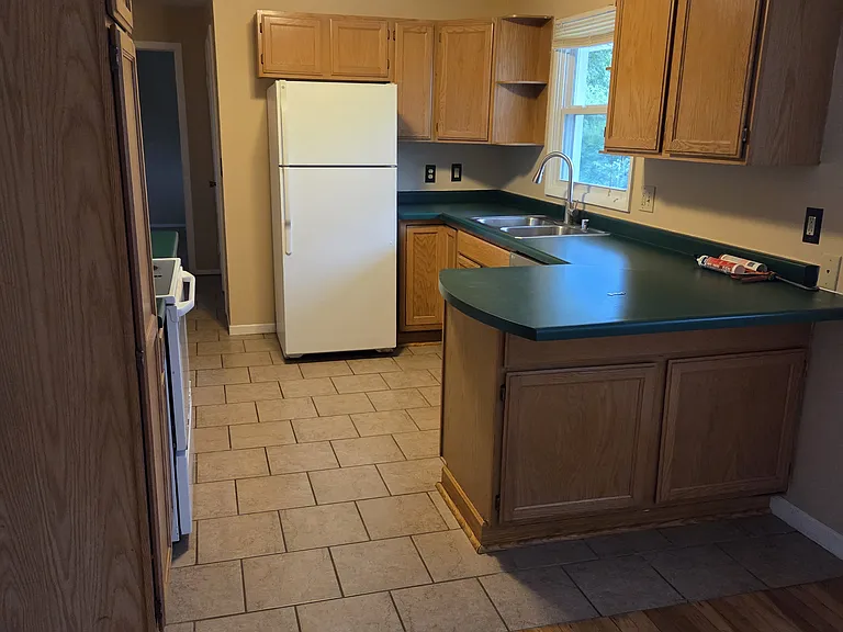 647 Franklin St — Photo 6