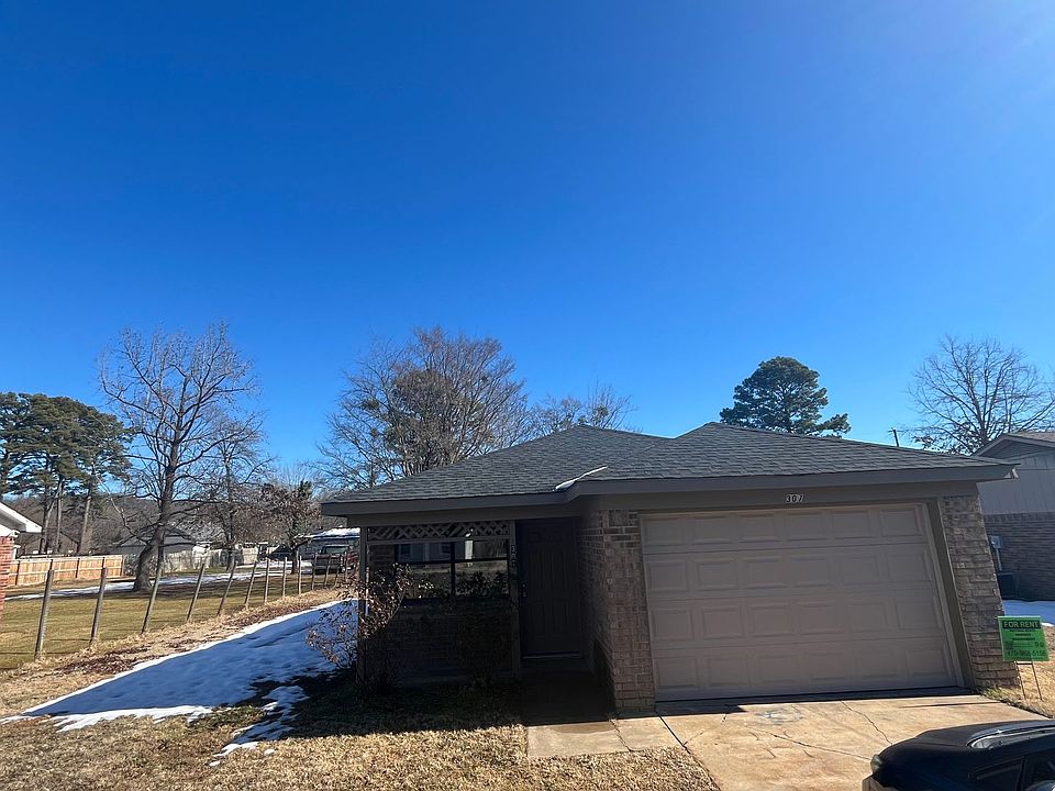 1st image of 307 Harris Cir