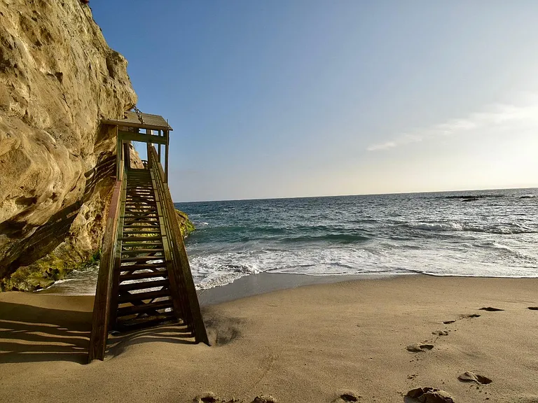 Private access to West Beach