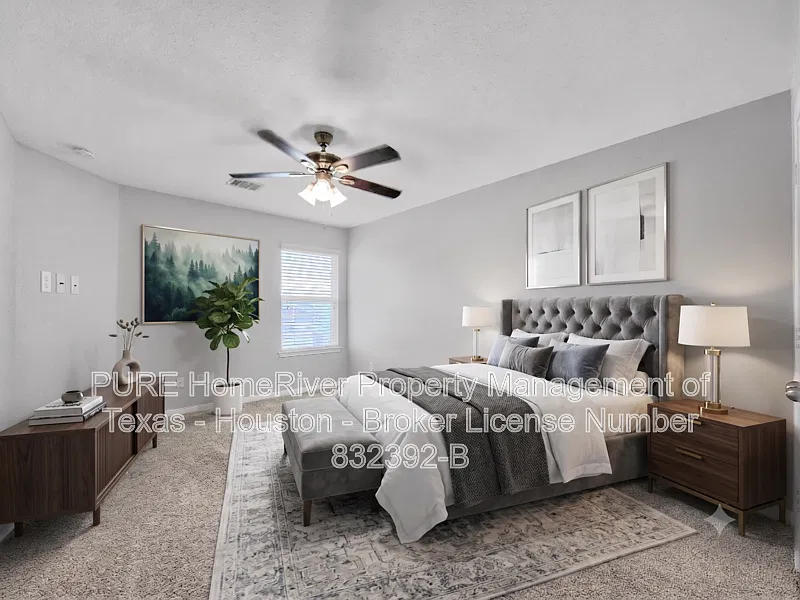 4 bed, 2.5 bath, 2490 sqft, $2,000 — Photo 4
