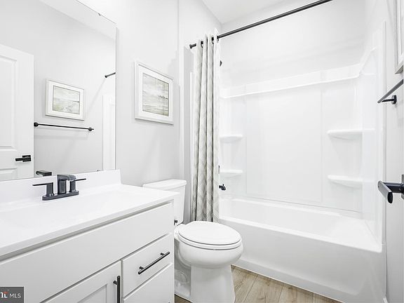 3rd image of 101 Rivoli Ct