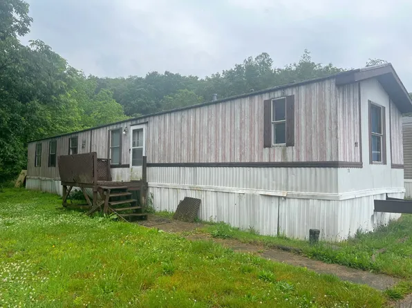 1000 Maple Hills Park #111, Cross Lanes, WV 25313