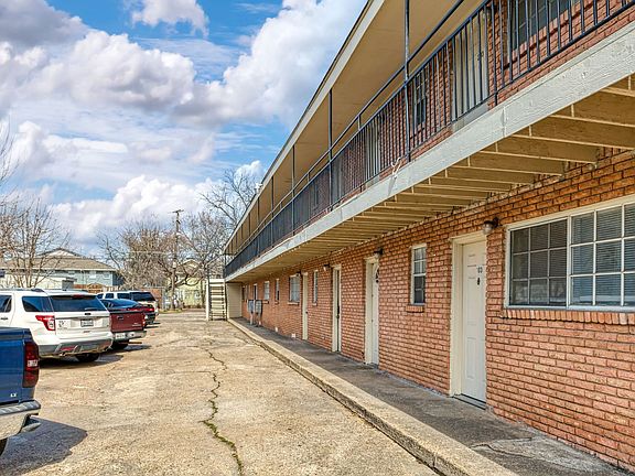 3rd image of 4521 Columbia Ave #206