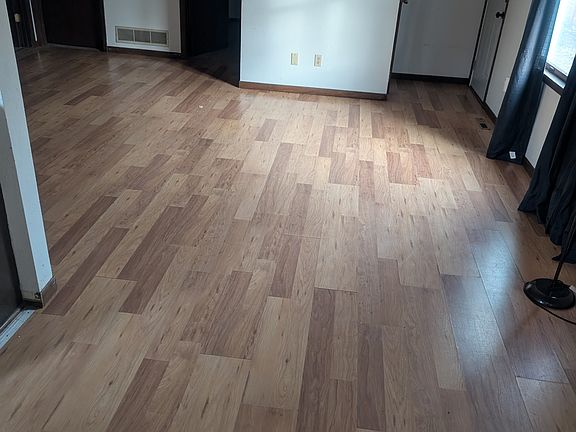 2nd image of 514 1st St NE #514