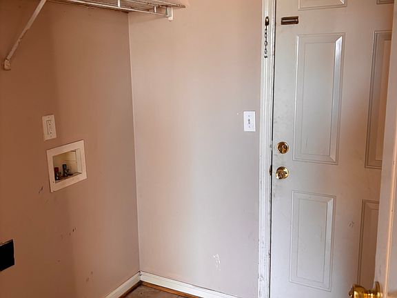 2nd image of 106 Thornhedge Trl