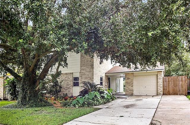 1st image of 637 E Niagara Cir