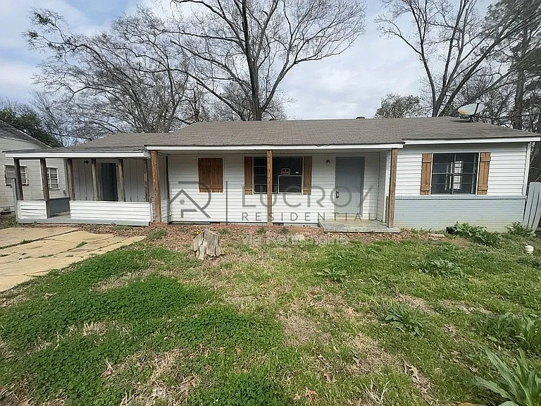 320 Lawrence Rd — Photo 1